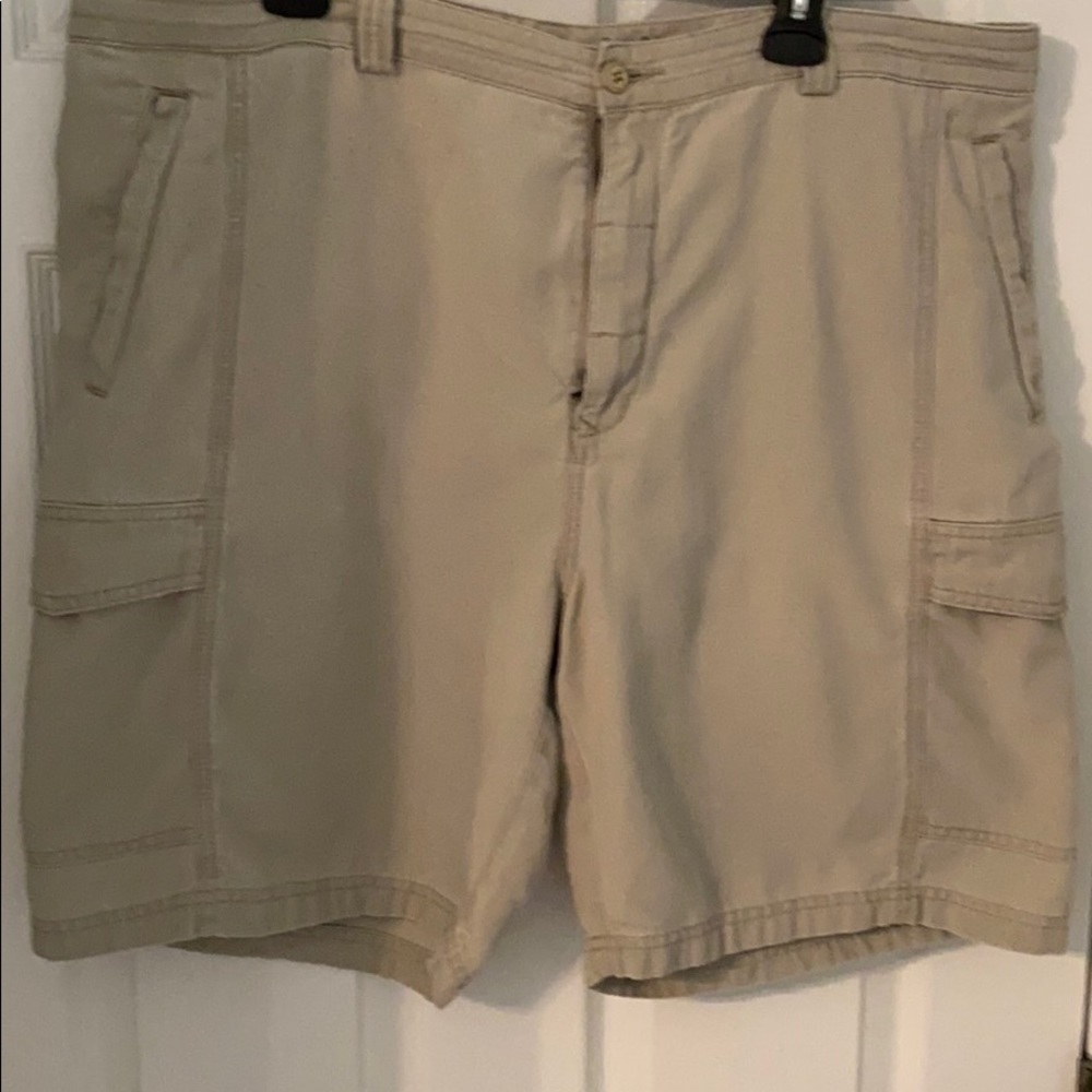 Tommy Bahama Men’s Cargo Shorts Size 42